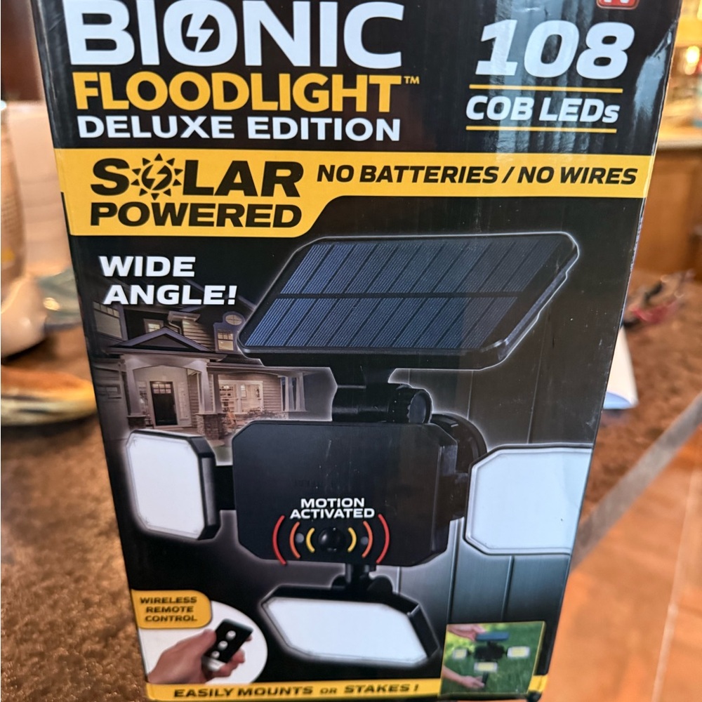 Bionica Deluxe Floodlight - Black and White
